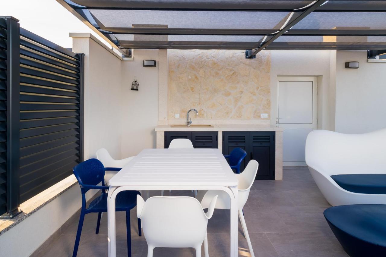 Luxury Apartment- Balcony- Private Rooftop And Jacuzzi- Common Pool โตรกีร์ ภายนอก รูปภาพ