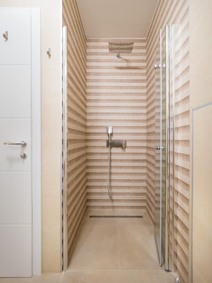 Luxury Apartment- Balcony- Private Rooftop And Jacuzzi- Common Pool โตรกีร์ ภายนอก รูปภาพ