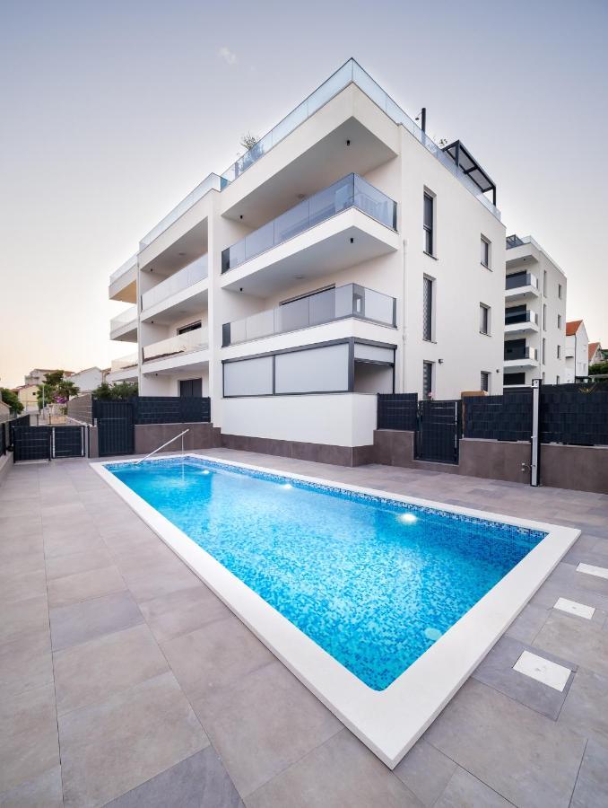Luxury Apartment- Balcony- Private Rooftop And Jacuzzi- Common Pool โตรกีร์ ภายนอก รูปภาพ