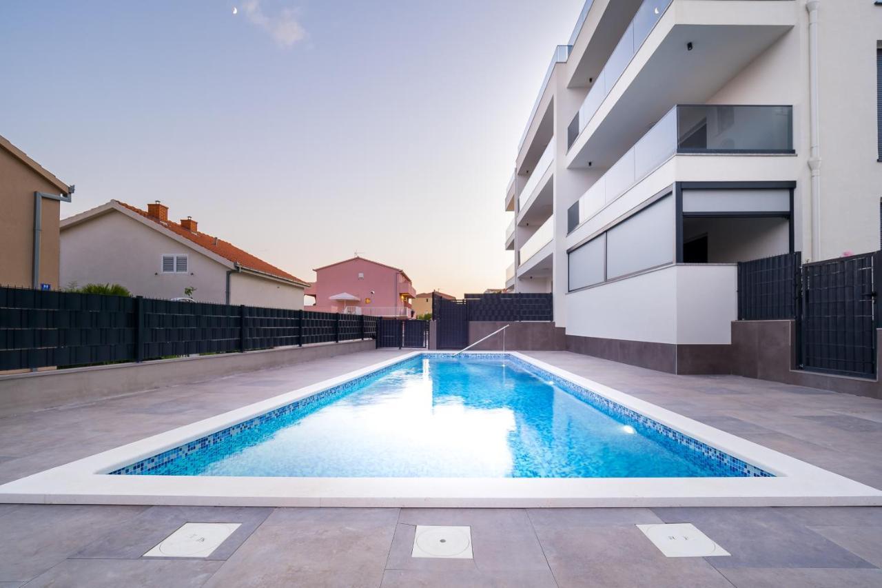 Luxury Apartment- Balcony- Private Rooftop And Jacuzzi- Common Pool โตรกีร์ ภายนอก รูปภาพ